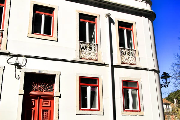 Stare Kolorowe Domy Ulice Lizbony Portugalia Wiosną Majestatyczne Fasady Stare — Zdjęcie stockowe