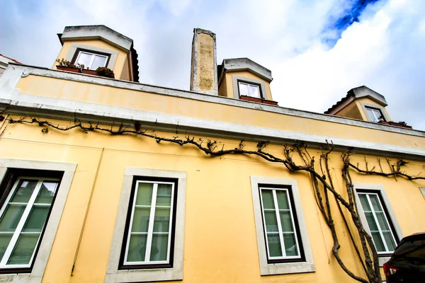 Old Colorful Beautiful Facades Vintage Streetlight Lisbon Streets Spring — Stock Photo, Image