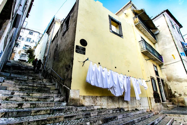 Calles Estrechas Coloridas Con Majestuosas Fachadas Ventanas Balcones Ciudad Lisboa — Foto de Stock