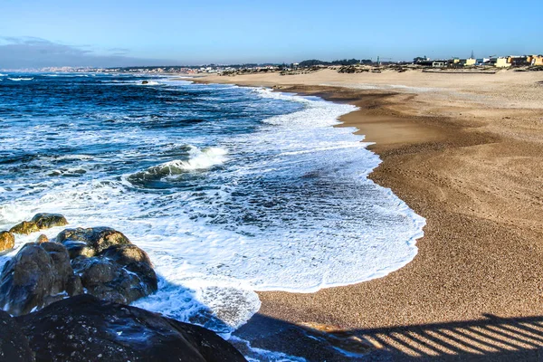 Bellissimo Mare Coraggioso Sulla Spiaggia Miramar Portogallo Inverno — Foto Stock