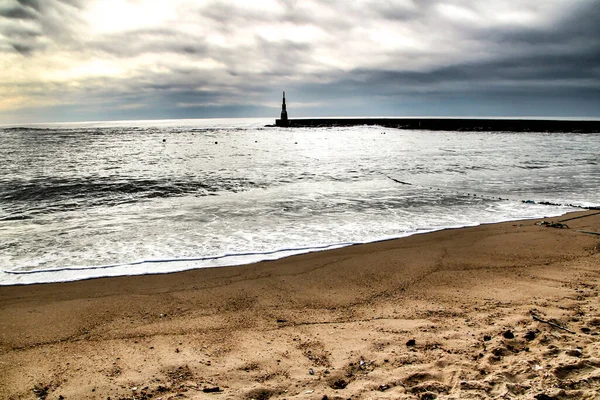 Breakwater Világítótoronnyal Aguda Strandon Porto Déli Részén Egy Felhős Napon — Stock Fotó