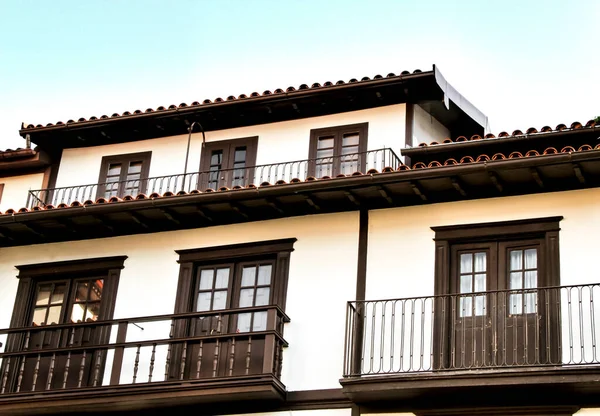 Ruas Bonitas Velhas Fachadas Pedra Vila Medieval Portuguesa Guimarães Natal — Fotografia de Stock