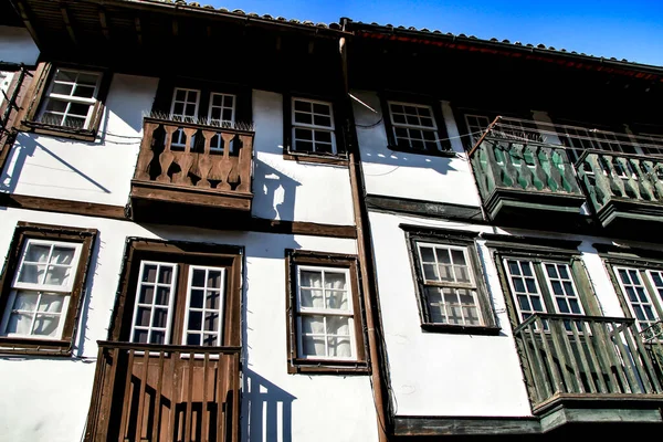 Hermosas Calles Antiguas Fachadas Piedra Del Pueblo Medieval Portugués Guimaraes — Foto de Stock