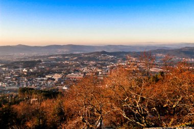 Penha Sığınağı 'ndan Guimaraes' in doğal çevresinin panoramik görüntüsü