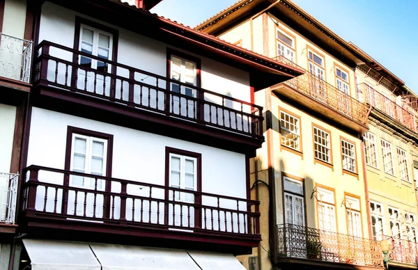 Красивая Улица Старые Каменные Фасады Португальской Средневековой Деревни Guimaraes Португалия — стоковое фото