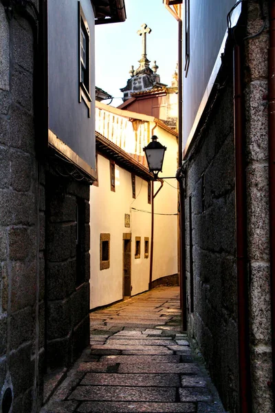 Hermosa Calle Antiguas Fachadas Piedra Del Pueblo Medieval Portugués Guimaraes — Foto de Stock