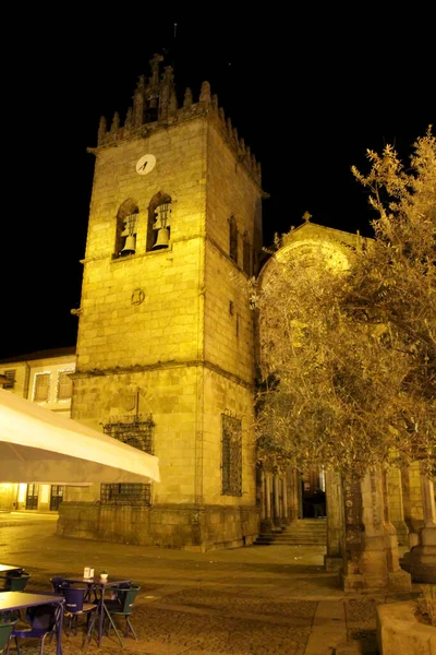 Schöne Und Mittelalterliche Kirche Nossa Senhora Oliveira Guimaraes Bei Nacht — Stockfoto
