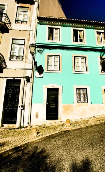 Velhas Fachadas Coloridas Bonitas Com Candeeiro Vintage Nas Ruas Lisboa — Fotografia de Stock