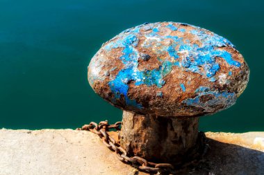 Santa Pola, Alicante 'deki rıhtıma demir atmış.