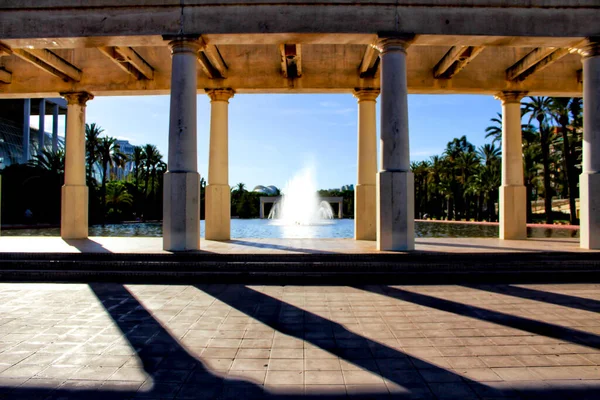 Schöner Brunnen Mit Monumentalen Säulen Garten Von Valencia — Stockfoto