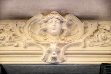 Madrid 'de oyulmuş eski güzel taş cephe