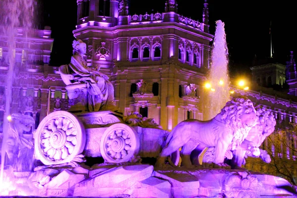 Beautiful City Hall Madrid Cibeles Фонтан Освітлений Фіолетовим Міжнародний Жіночий — стокове фото