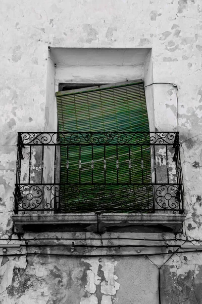 Fachada Antiga Casa Com Varanda Enferrujada Verde Cego Altea Alicante — Fotografia de Stock