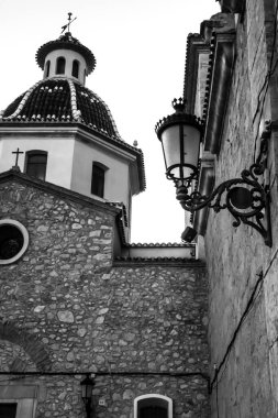 Yazın Altea Meydanı 'ndaki Consol kilisesinin bakiresi.