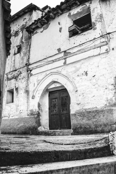 Antigua Casa Abandonada Con Puerta Madera Verde Alcaraz España —  Fotos de Stock