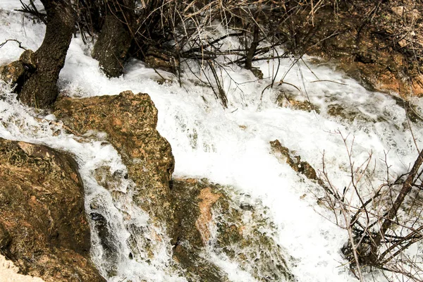 Řeka Cabriel Křišťálově Čistou Vodou Obklopená Zelenou Vegetací Horách Albacete — Stock fotografie