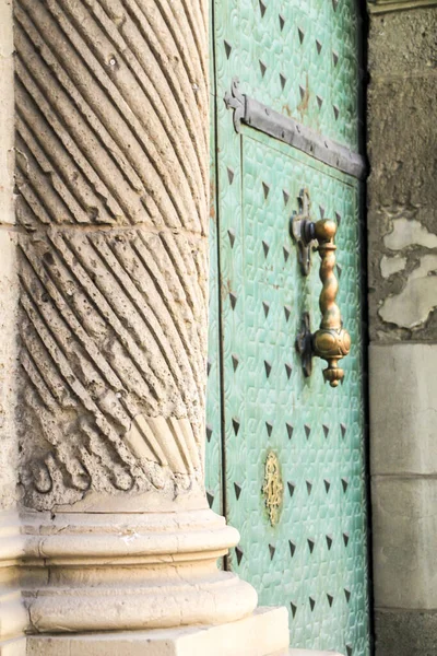 Bela Entrada Com Porta Metal Verde Prefeitura Alicante Com Ornamentos — Fotografia de Stock
