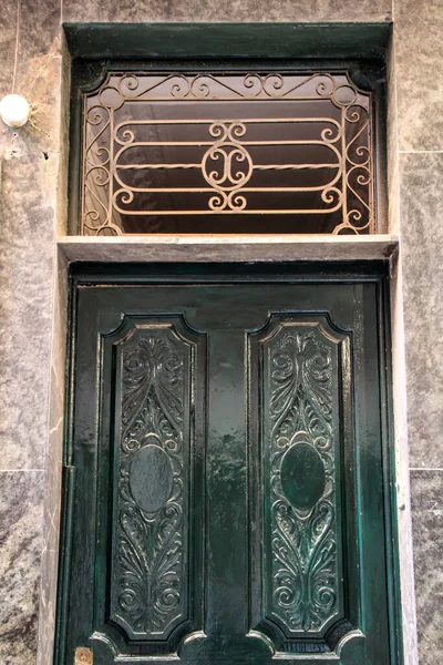 西班牙阿利坎特古色古香的铁门 — 图库照片