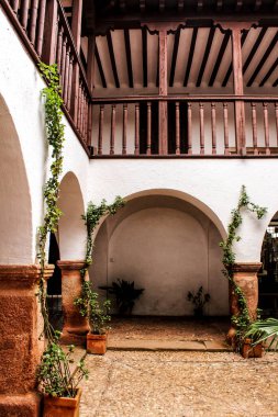 Villanueva de los Infantes, Castilla la la Mancha, İspanya 'da tipik bir evin avlusu
