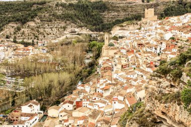İspanya, Castilla La Mancha 'da sabah Alcala de Jucar' ın güzel manzarası