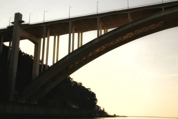 Schöne Und Kolossale Arrabida Brücke Über Das Wasser Des Douro — Stockfoto