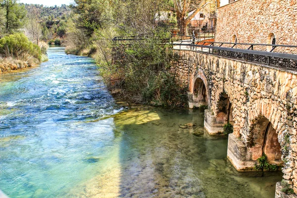 Río Cabriel Con Aguas Cristalinas Rodeado Vegetación Verde Las Montañas — Foto de Stock