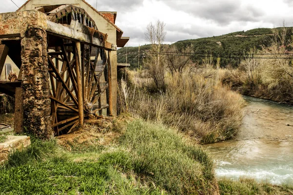Staré Dřevěné Vodní Kolo Řeka Cabriel Své Cestě Přes Casas — Stock fotografie