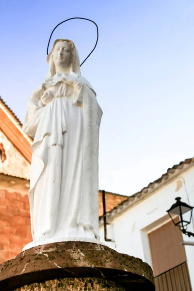 Statue Vierge Marie Sous Ciel Bleu Dans Village Albore Castilla — Photo