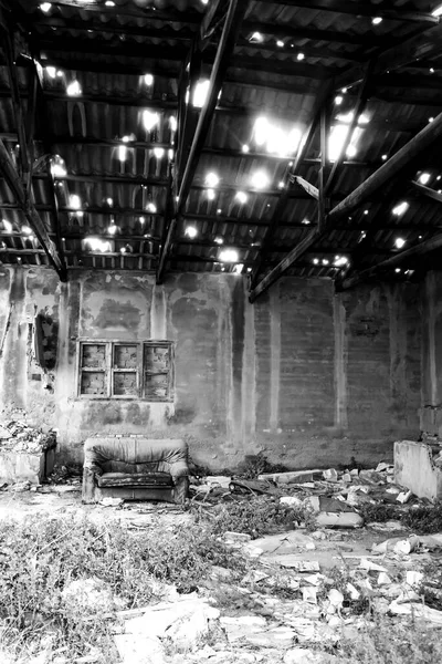 スペインのムルシア州 カルタヘナ県のラ ユニオン村の鉱山の放棄された建物の遺跡 モノクローム写真 — ストック写真