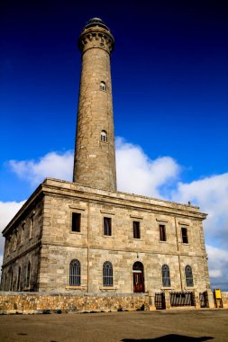 Güneşli bir yaz gününde Neoklasik Cabo de Palos deniz feneri