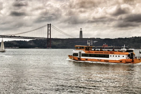 Lisboa Portugal Junio 2018 Barco Pasajeros Navegando Largo Del Río — Foto de Stock