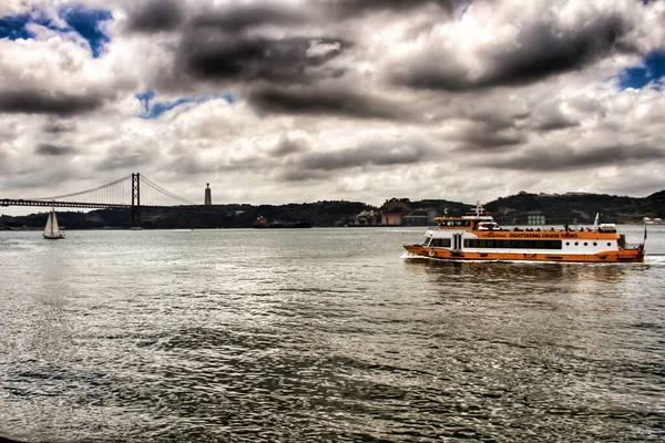 Lisbon Portugal June 2018 Passengers Boat Sailing Tagus River Lisbon — Stock Photo, Image
