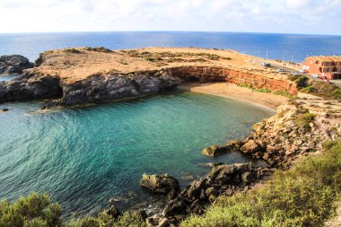 Cartagena eyaletinin Cabo de Palos köyündeki güzel Calafria plajı, Murcia topluluğu, İspanya
