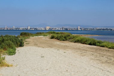 İspanya Murcia 'daki güzel La Manga del Mar Menor bataklıkları