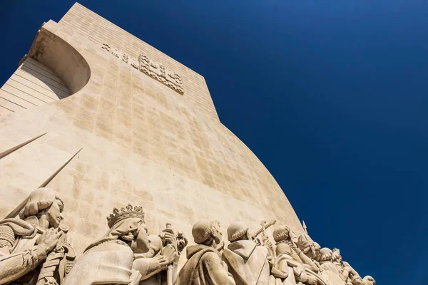 Lissabon Portugal Mei 2018 Kolossaal Ontdekkingsmonument Een Zonnige Dag Naast — Stockfoto