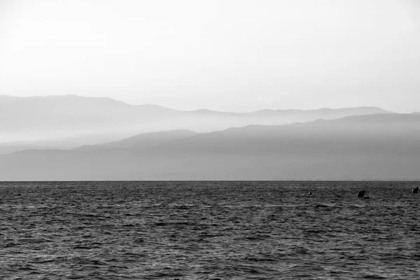 Tarde Praia Salinas Cabo Gata Almeria Espanha Montanhas Nebulosas Fundo — Fotografia de Stock