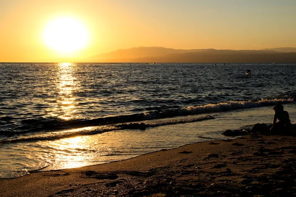 Ηλιοβασίλεμα Στην Παραλία Σαλίνας Στο Cabo Gata Αλμερία Ισπανία — Φωτογραφία Αρχείου