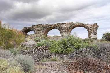 Villaricos kasabası, Endülüs, İspanya 'daki İcat Dökümhanesi' ndeki viyadük kalıntıları