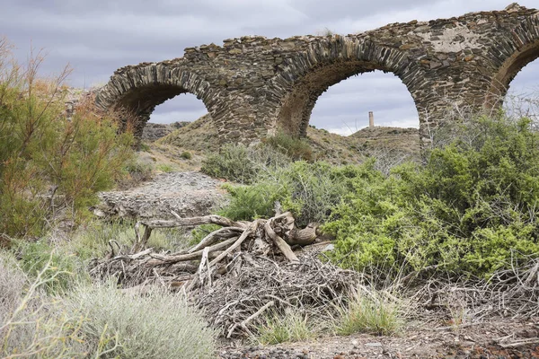 Villaricos kasabası, Endülüs, İspanya 'daki İcat Dökümhanesi' ndeki viyadük kalıntıları