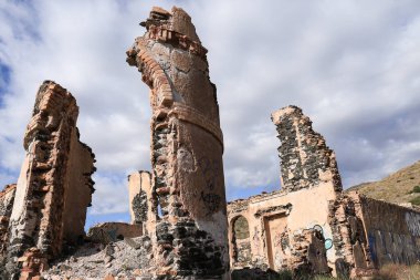 Villaricos, Almeria, İspanya - 11 Ekim 2025: Villaricos kasabası, Endülüs, İspanya 'da deniz kenarındaki dökümhane kalıntıları