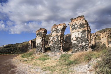 Villaricos, Almeria, İspanya - 11 Ekim 2025: Villaricos kasabası, Endülüs, İspanya 'da deniz kenarındaki dökümhane kalıntıları