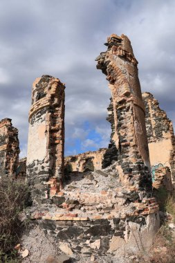 Villaricos, Almeria, İspanya - 11 Ekim 2025: Villaricos kasabası, Endülüs, İspanya 'da deniz kenarındaki dökümhane kalıntıları