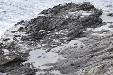 Cuevas de Almanzora, Almerya, İspanya 'daki Villaricos kasabasındaki Sierra Almagrera dağ tepeleri ve kayalık koylar