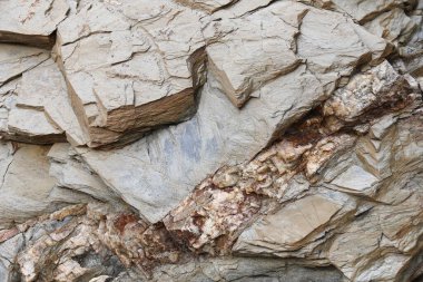 Cuevas de Almanzora, Almerya, İspanya 'daki Villaricos kasabasının kayalıklarında mineraller ve kayalıklar