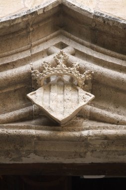 Valencia, İspanya... 23 Şubat 2025 Valencia Krallığının Kraliyet Kolları Valencia 'daki İpek Borsası binasında.