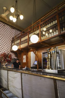 Valencia, İspanya... 26 Aralık 2024 Valencia 'nın El Barrio semtinde La Pilareta adlı midyeleriyle ünlü bir restoran.