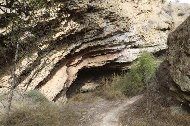 İspanya, Alicante 'de karst oluşumlu vadi duvarı