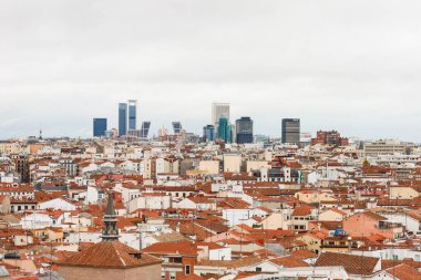 Madrid, İspanya - 13 Ağustos 2025: Bulutlu bir günde Madrid 'in panoramik manzarası
