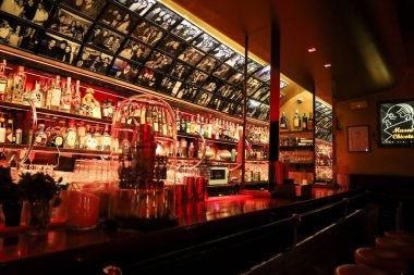 Madrid, İspanya - 8 Nisan 2024: Madrid şehir merkezindeki Chicote kokteyl bar müzesi