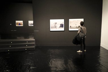 Madrid, İspanya... 4 Aralık 2025, Leica. Madrid 'deki Fernan Gomez Kültür Merkezi' nde Yüzyıllık Fotoğraf Sergisi